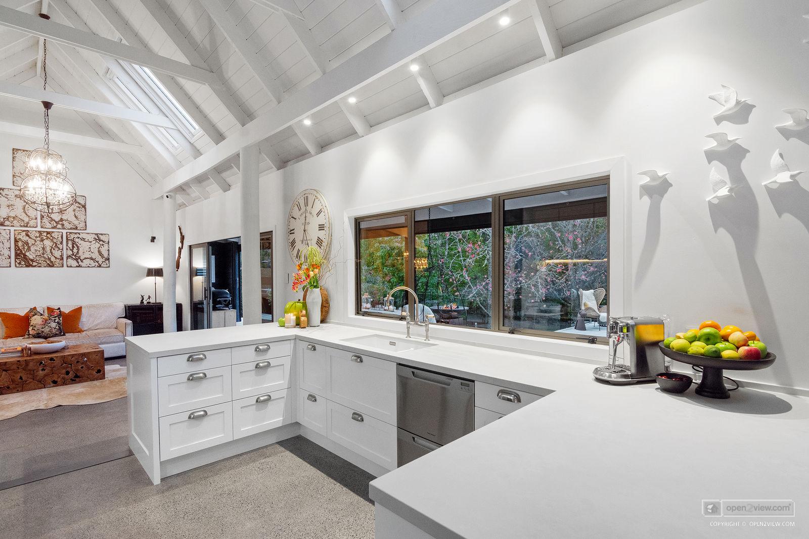 Slider image of 36 Robinson Road, Auckland