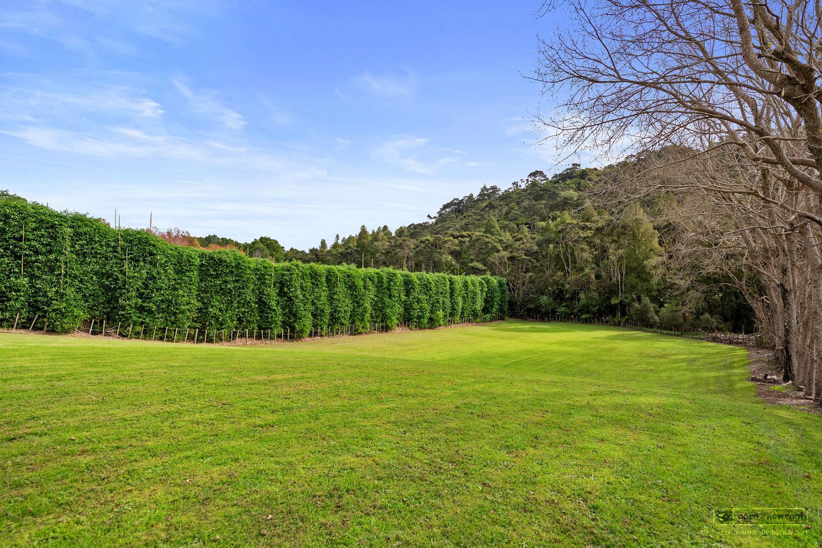 Slider image of 36 Robinson Road, Auckland