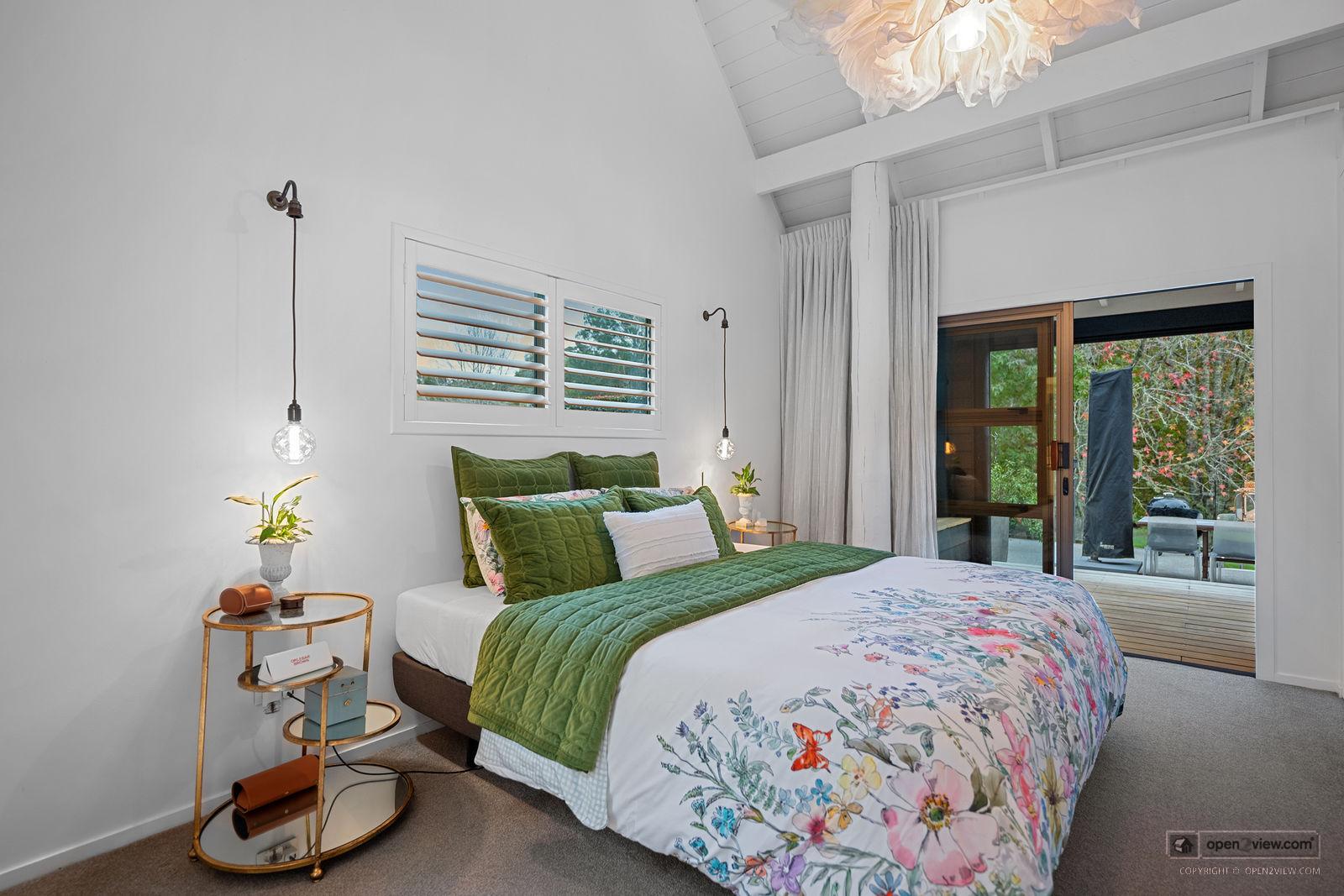 Slider image of 36 Robinson Road, Auckland