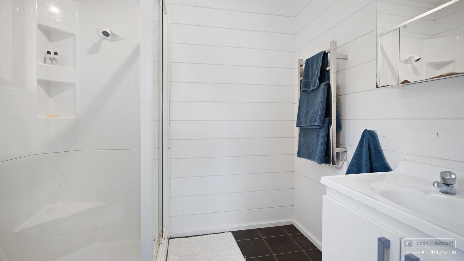 Slider image of 36 Robinson Road, Auckland