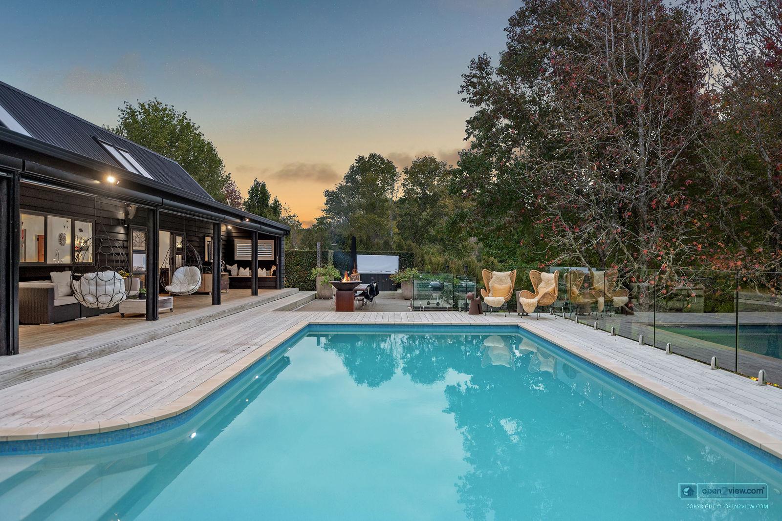 Slider image of 36 Robinson Road, Auckland
