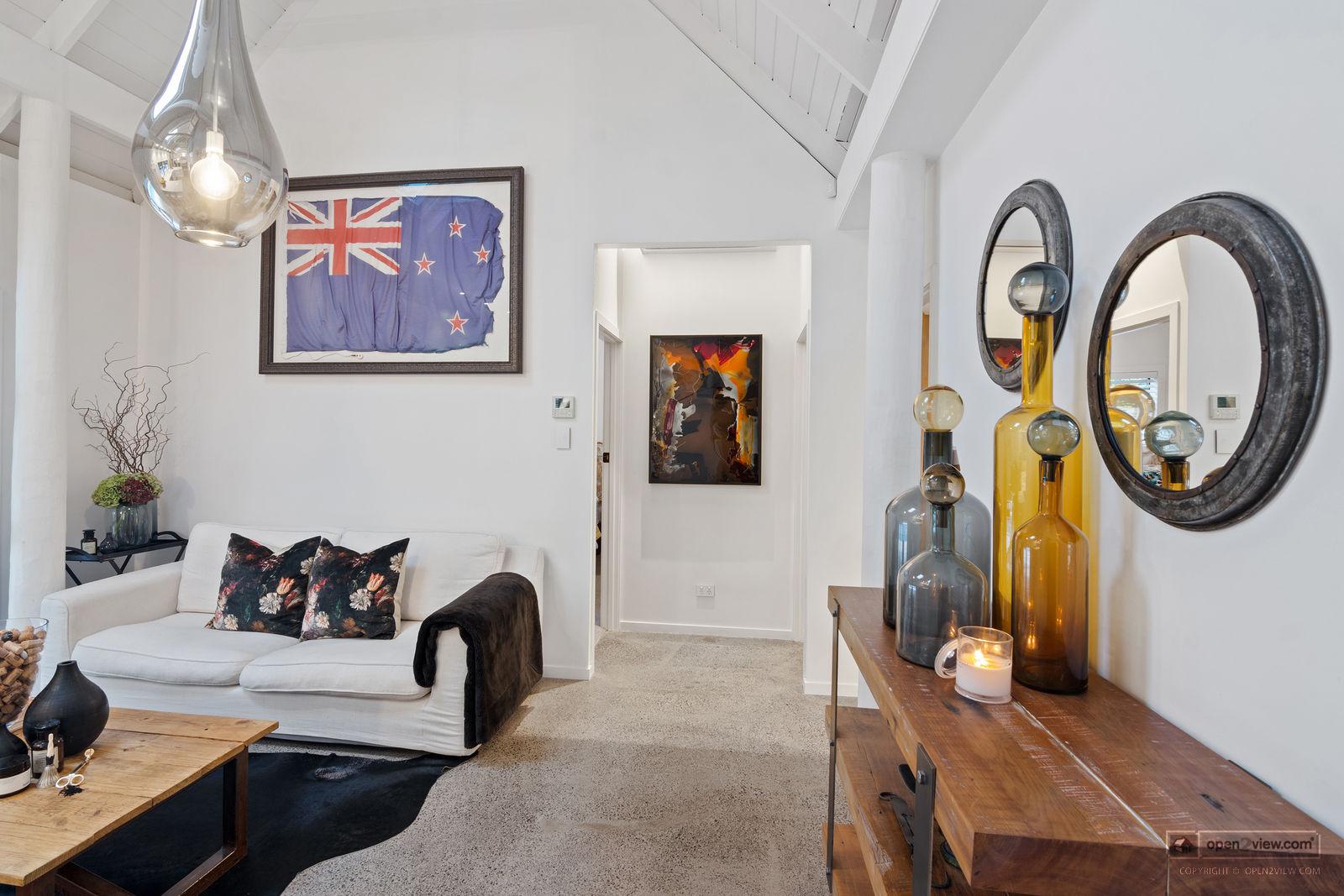 Slider image of 36 Robinson Road, Auckland