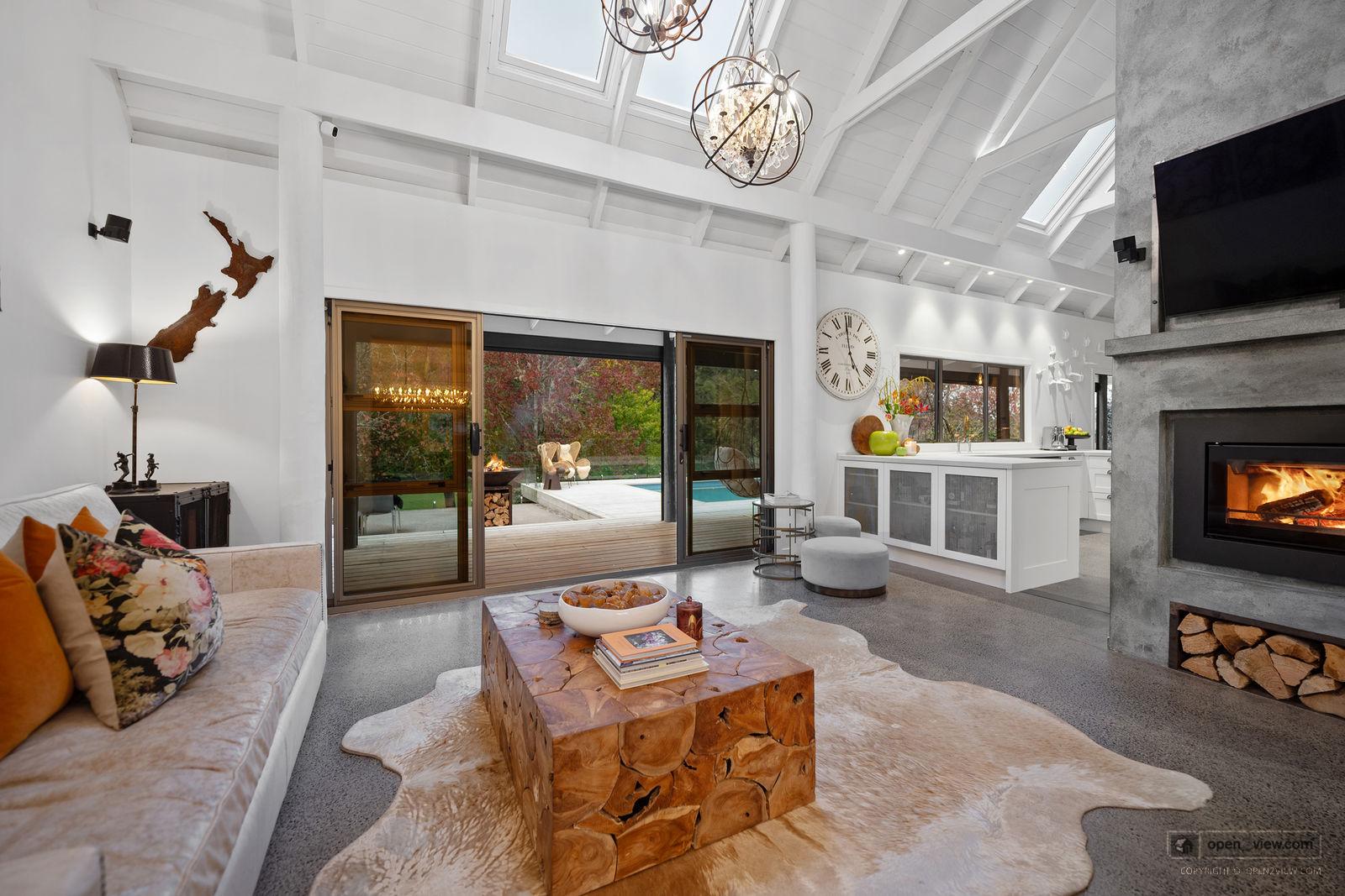 Slider image of 36 Robinson Road, Auckland