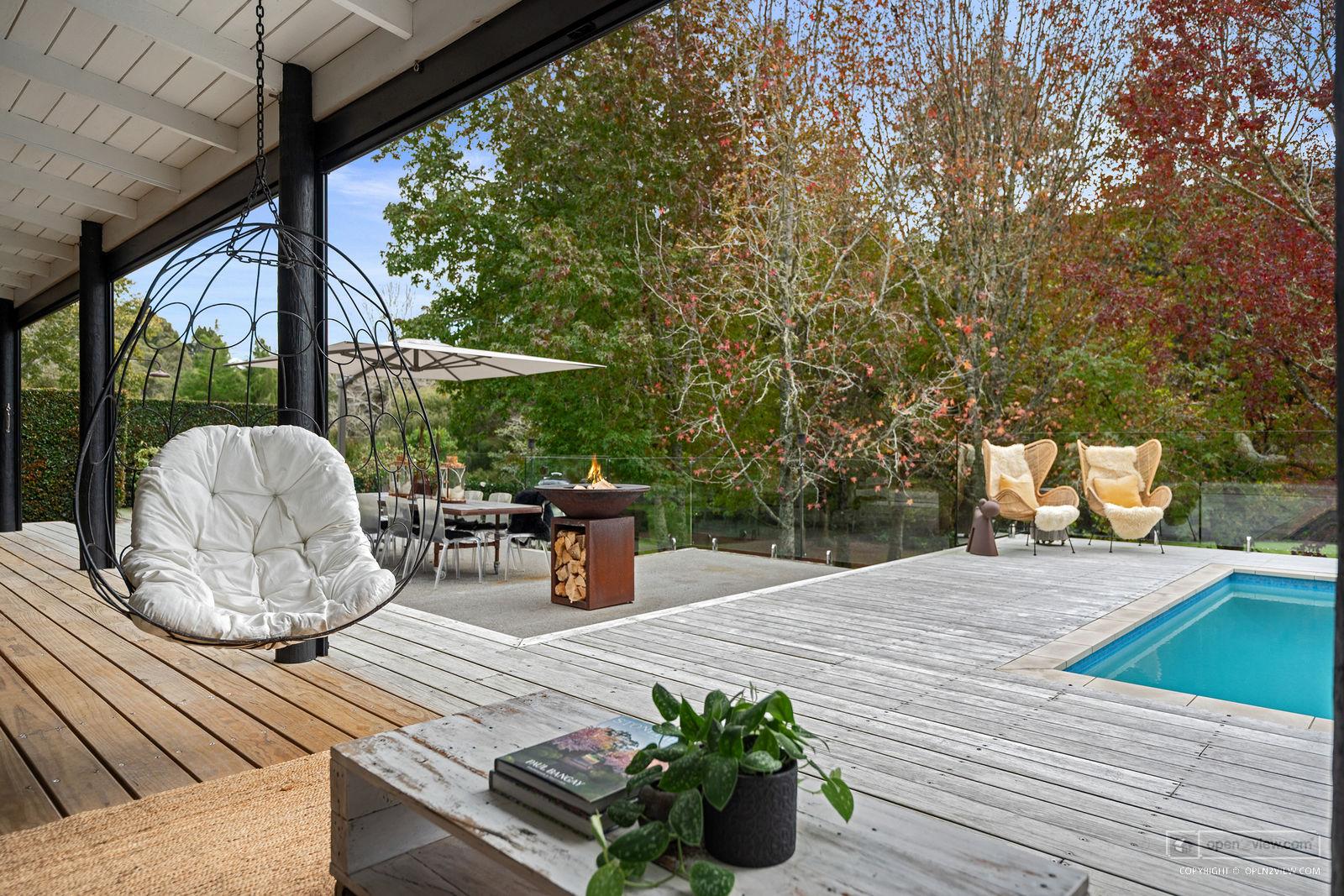 Slider image of 36 Robinson Road, Auckland