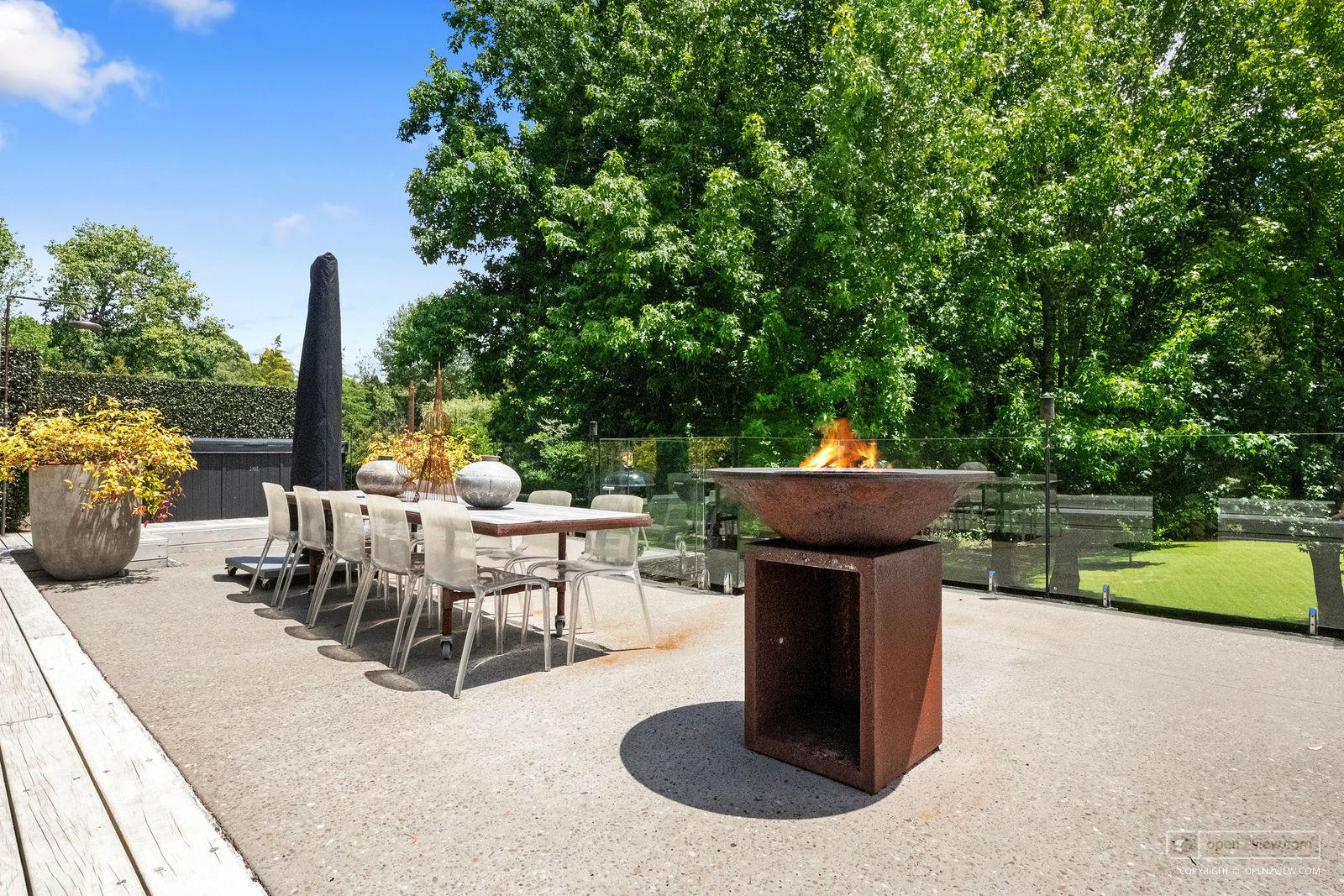 Slider image of 36 Robinson Road, Auckland