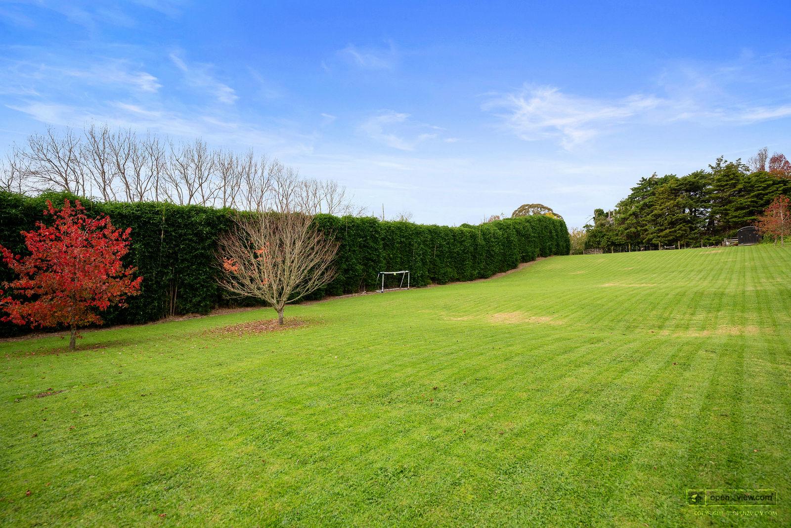 Slider image of 36 Robinson Road, Auckland
