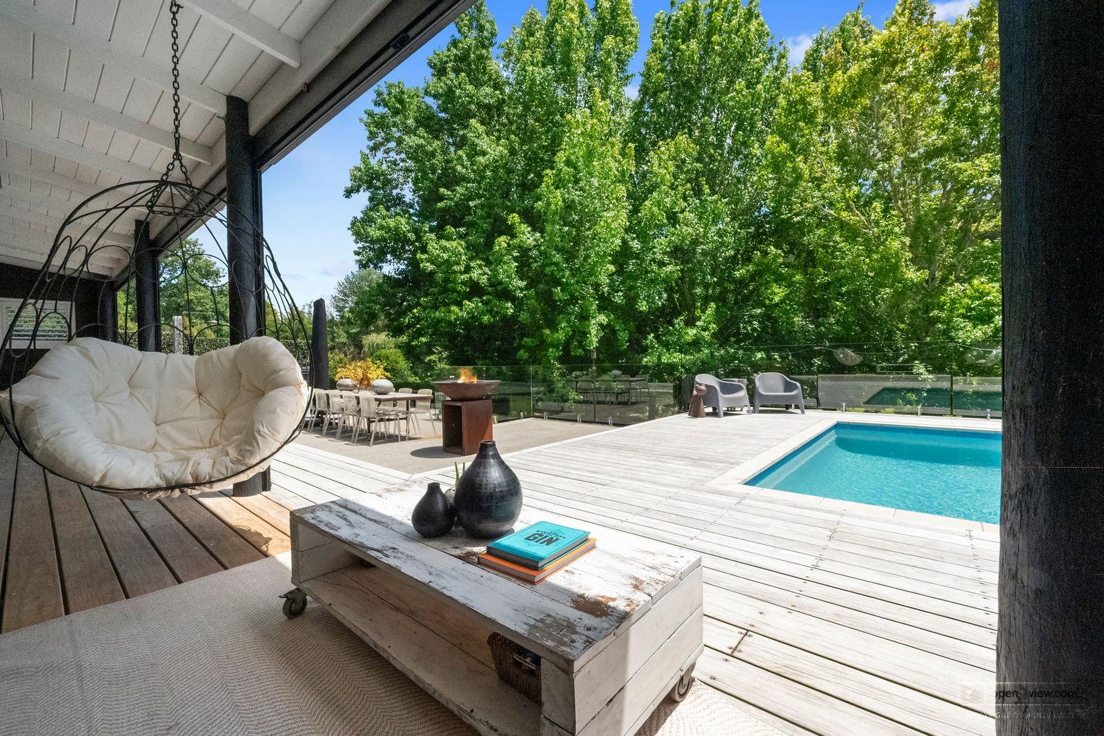 Slider image of 36 Robinson Road, Auckland