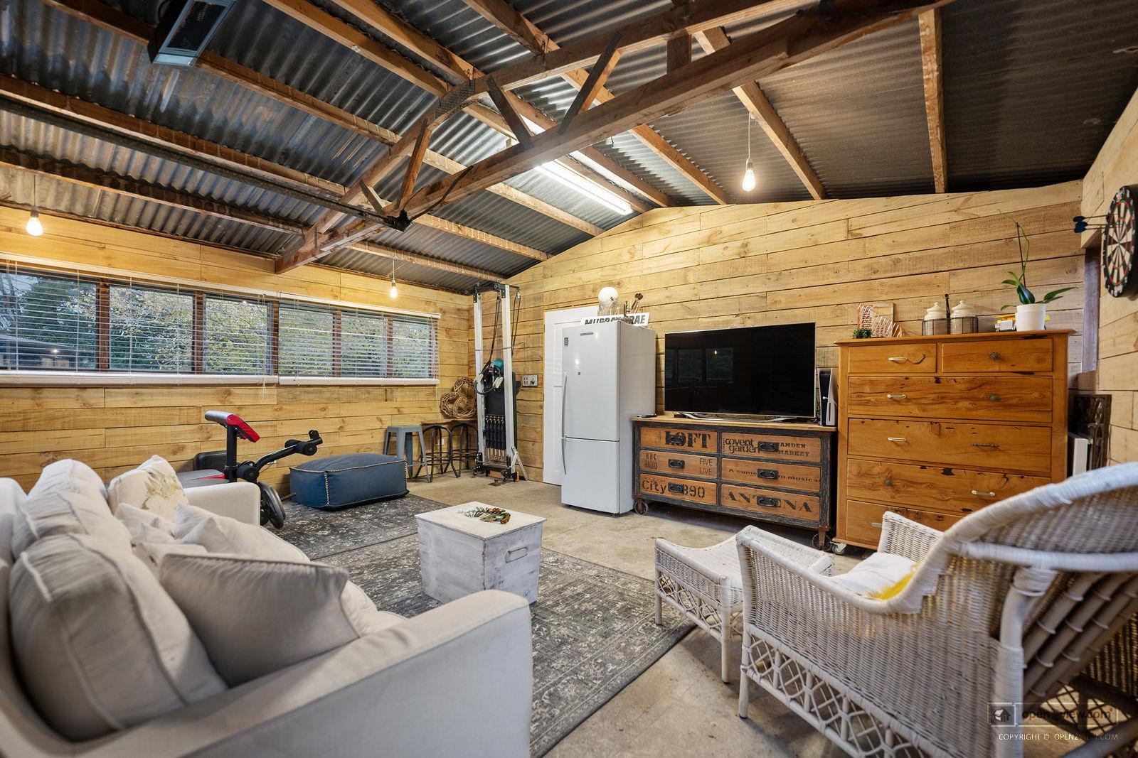 Slider image of 36 Robinson Road, Auckland
