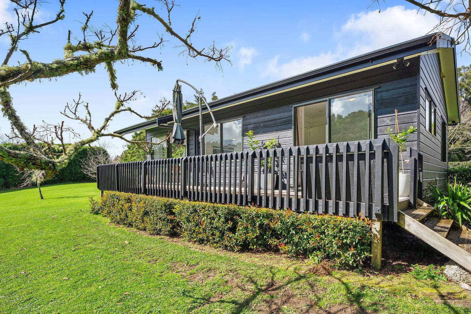 Slider image of 36 Robinson Road, Auckland