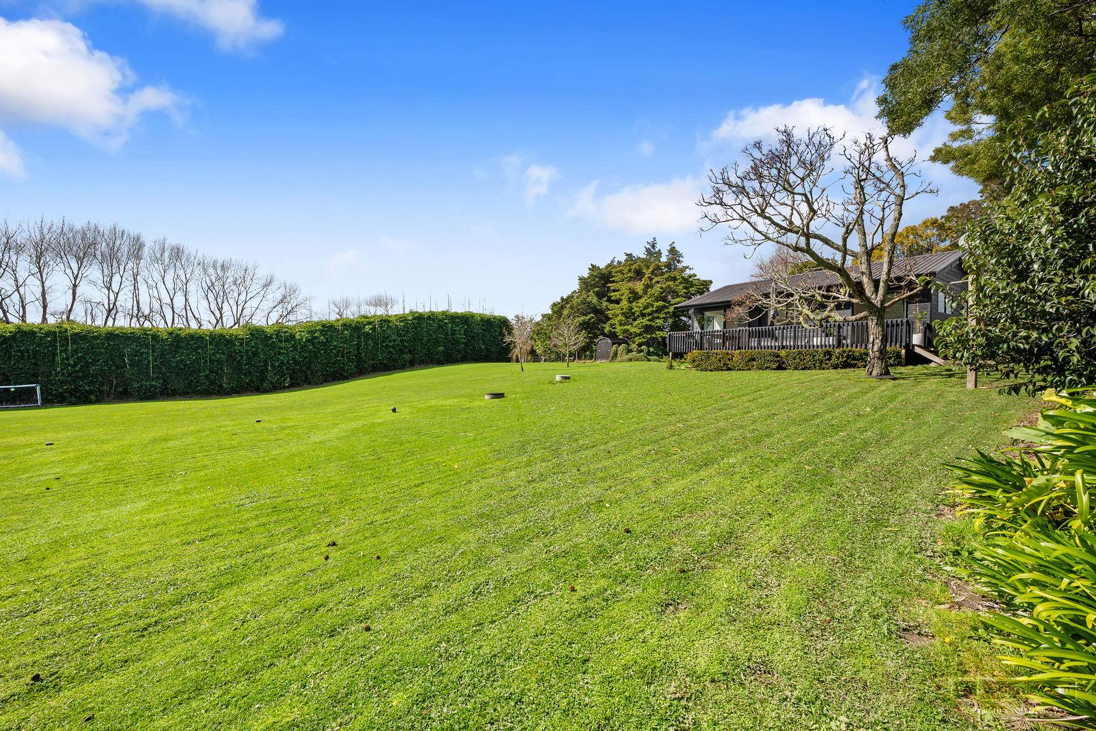 Slider image of 36 Robinson Road, Auckland