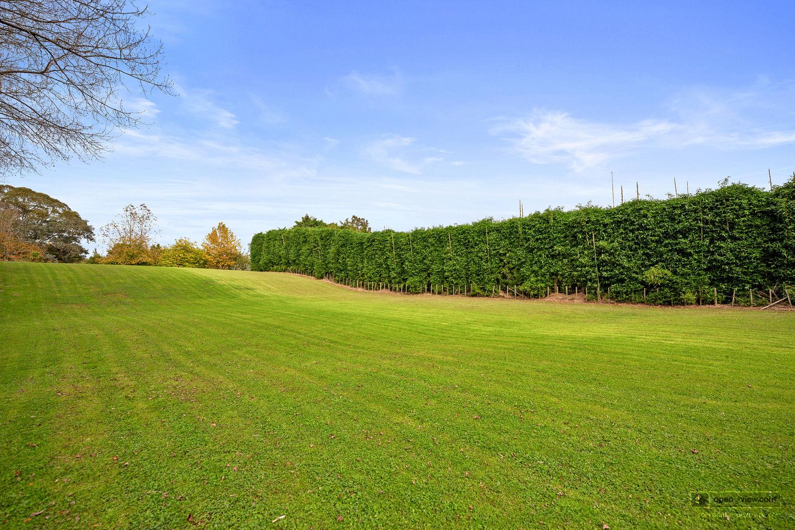 Slider image of 36 Robinson Road, Auckland