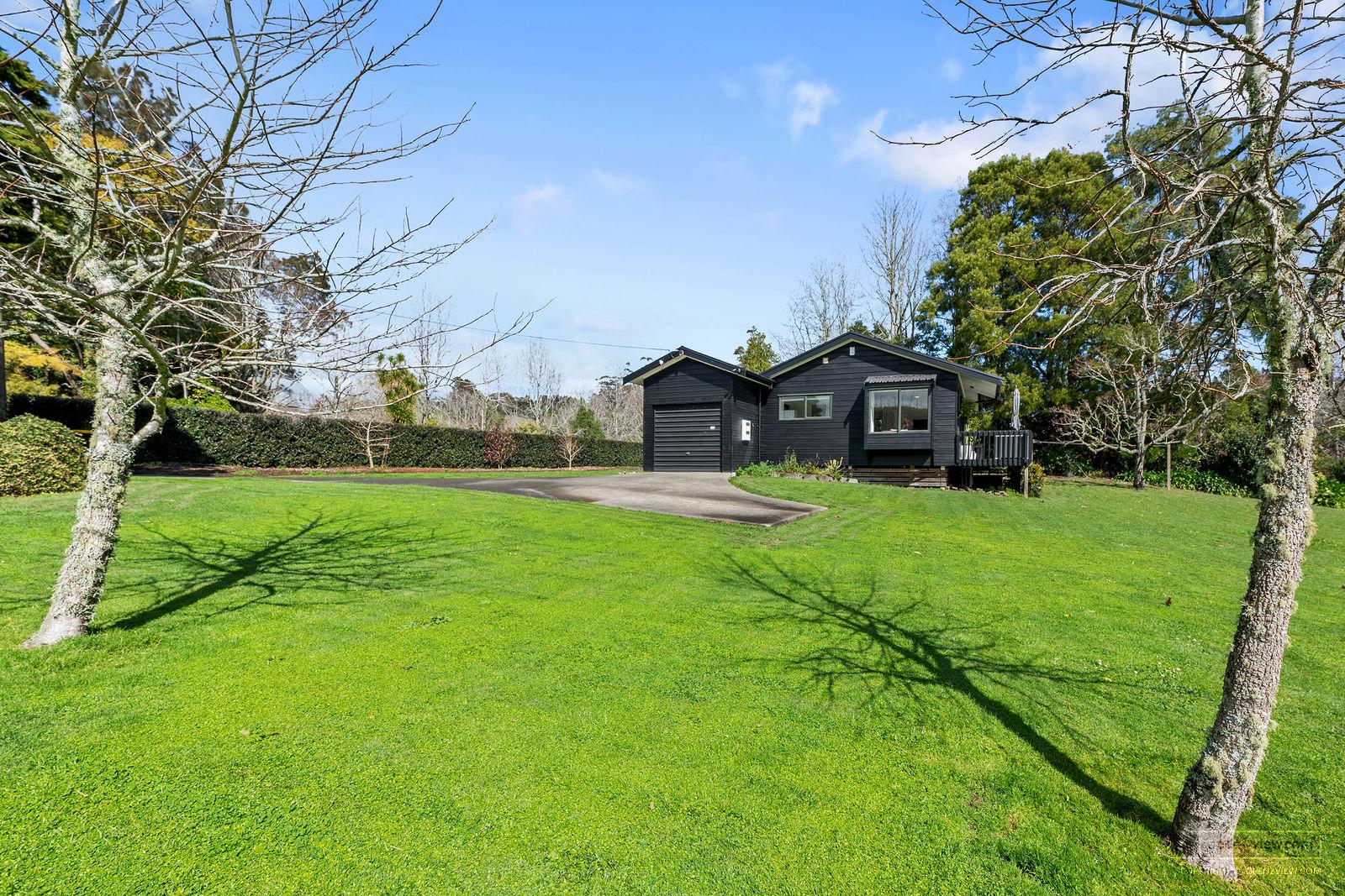 Slider image of 36 Robinson Road, Auckland