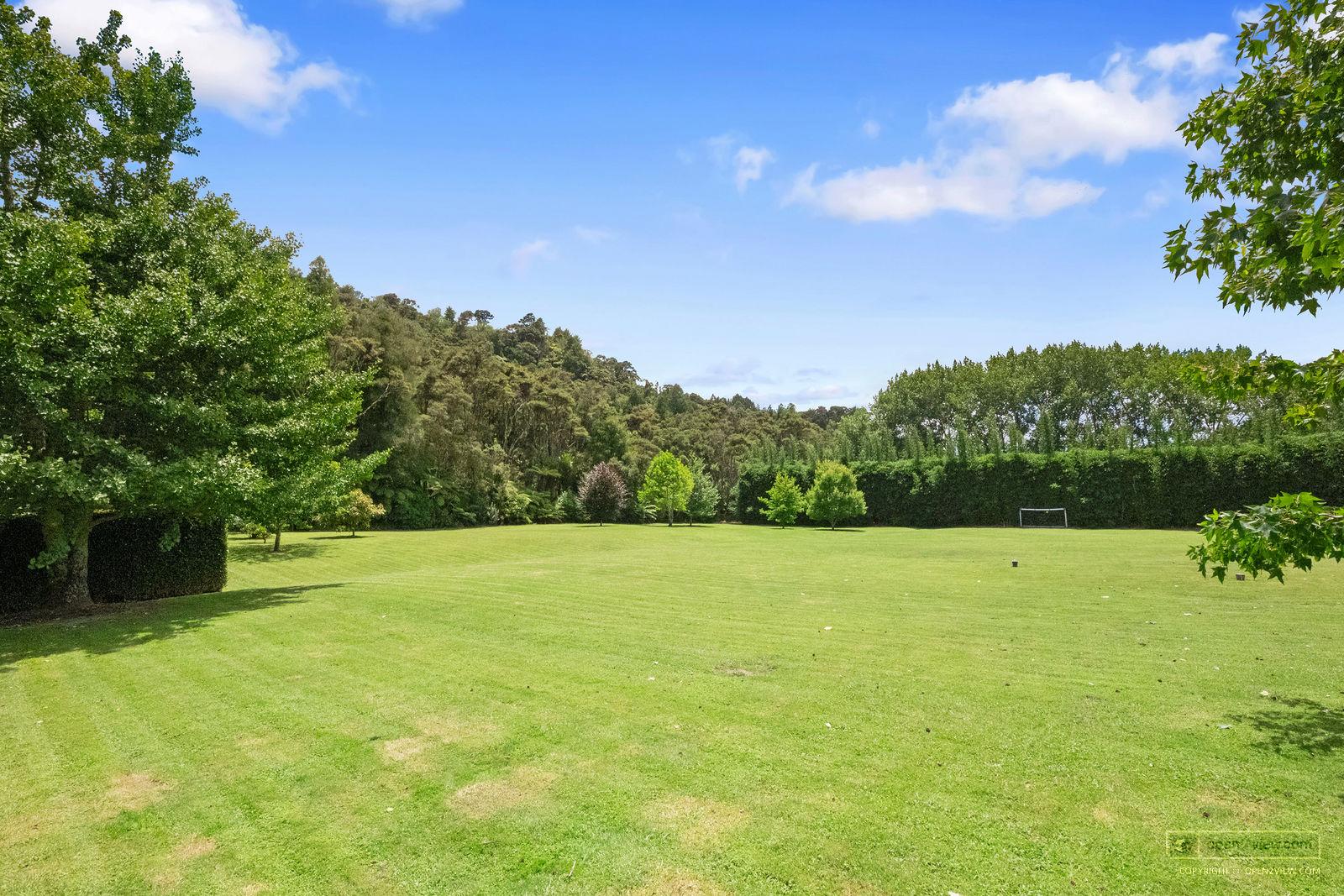 Slider image of 36 Robinson Road, Auckland