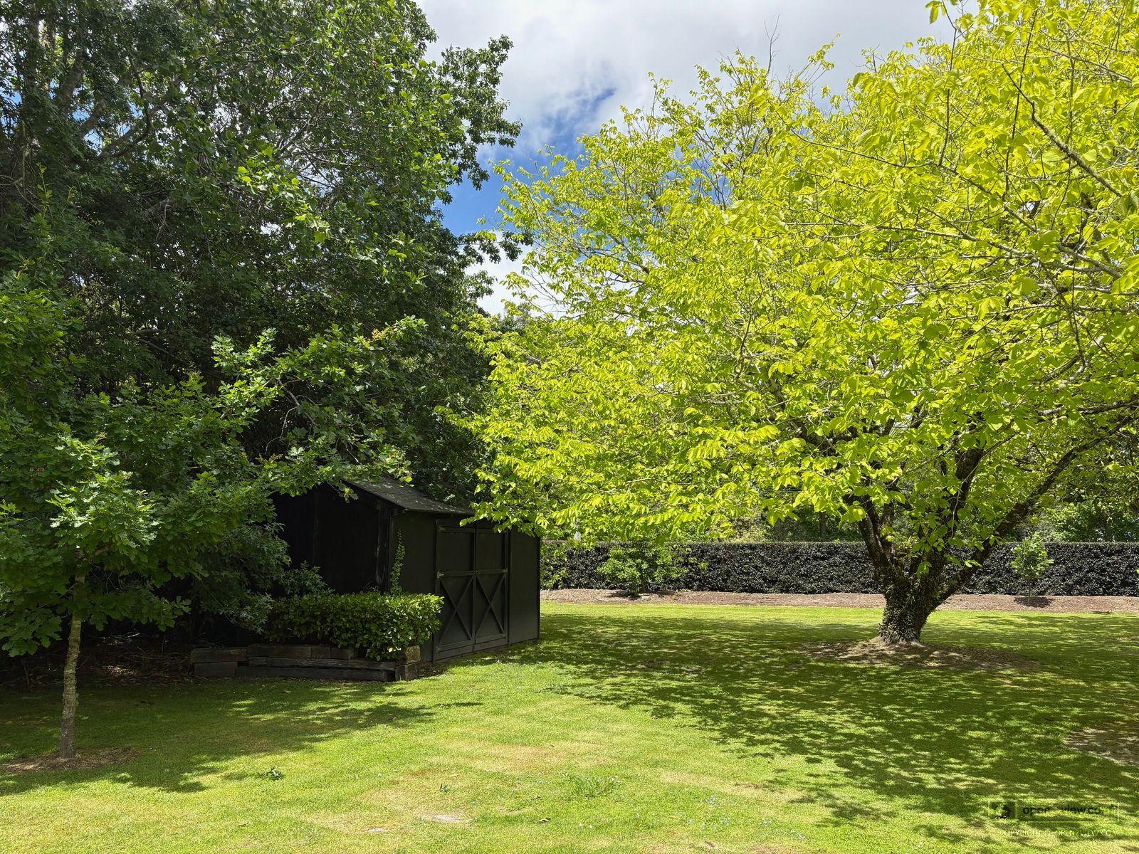 Slider image of 36 Robinson Road, Auckland