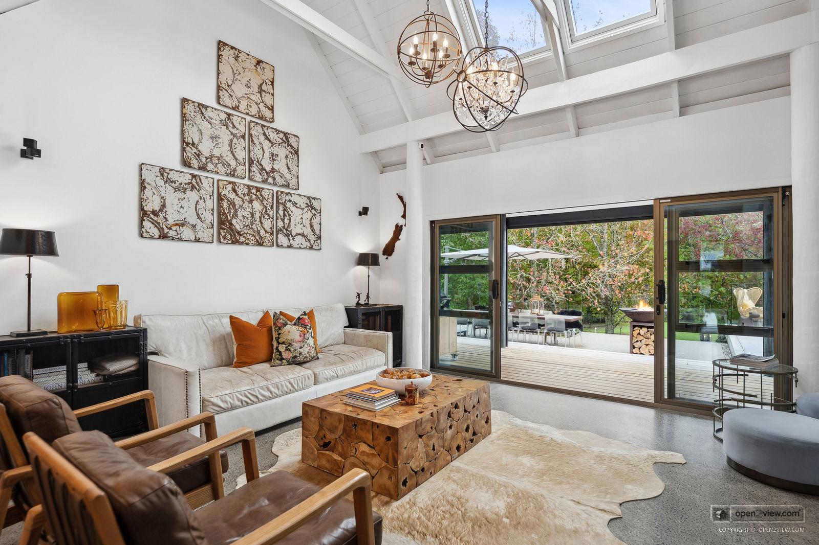 Slider image of 36 Robinson Road, Auckland