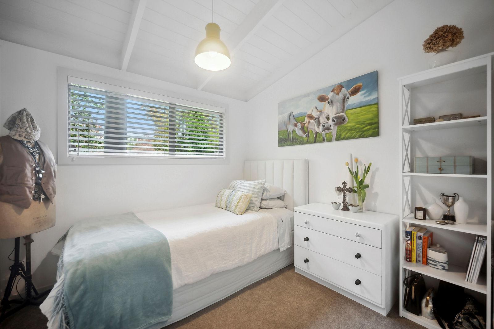 Slider image of 36 Robinson Road, Auckland