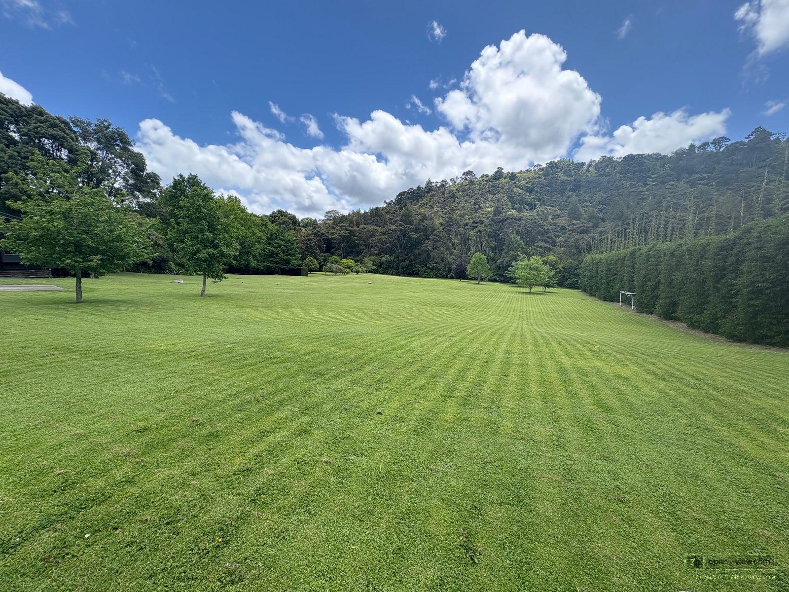 Slider image of 36 Robinson Road, Auckland