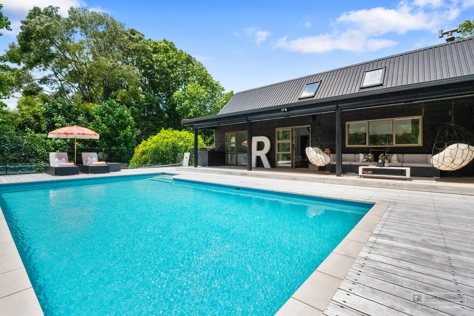 Slider image of 36 Robinson Road, Auckland