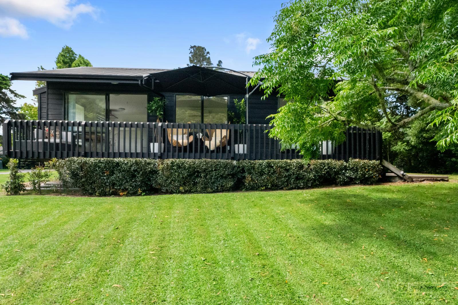 Slider image of 36 Robinson Road, Auckland