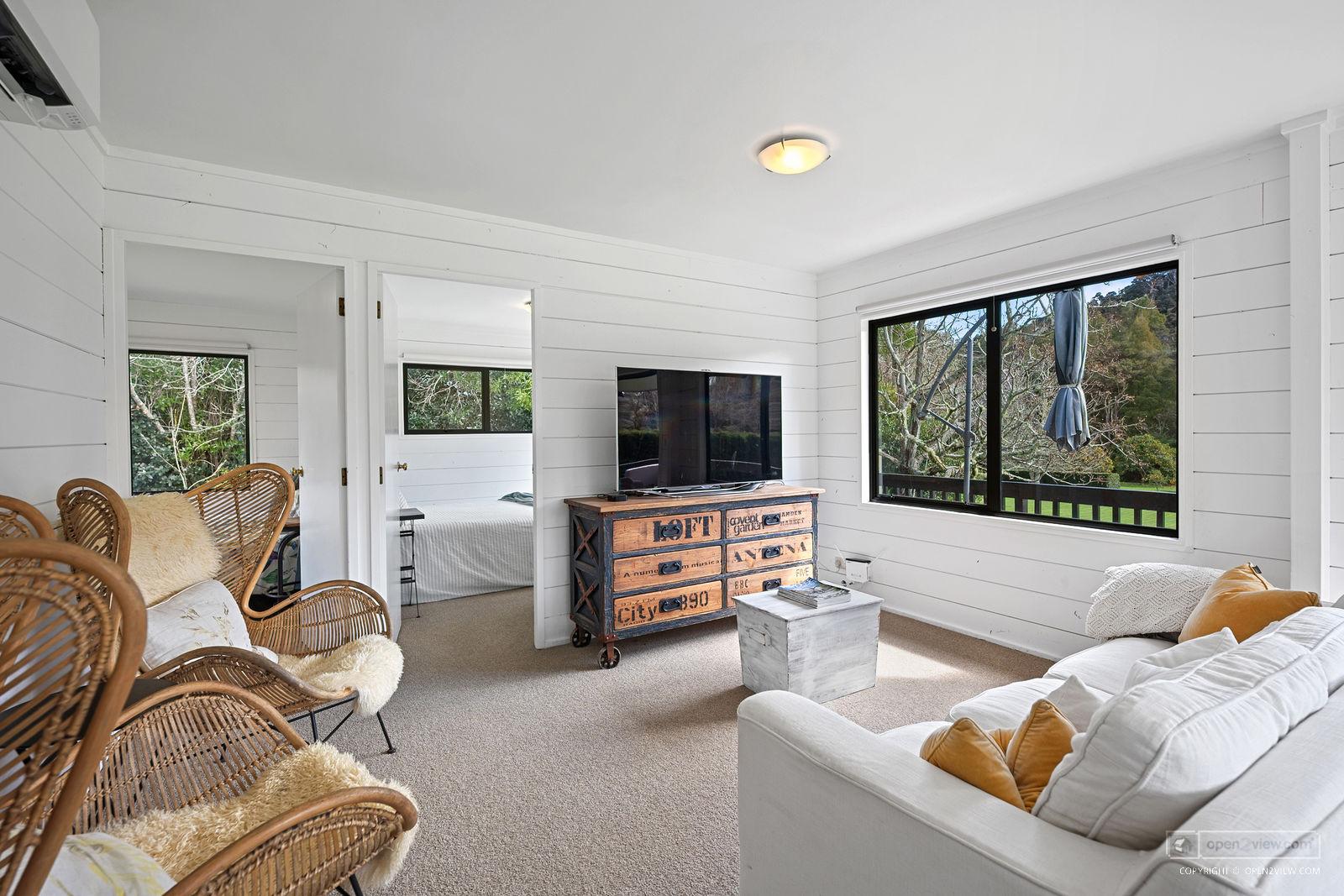 Slider image of 36 Robinson Road, Auckland