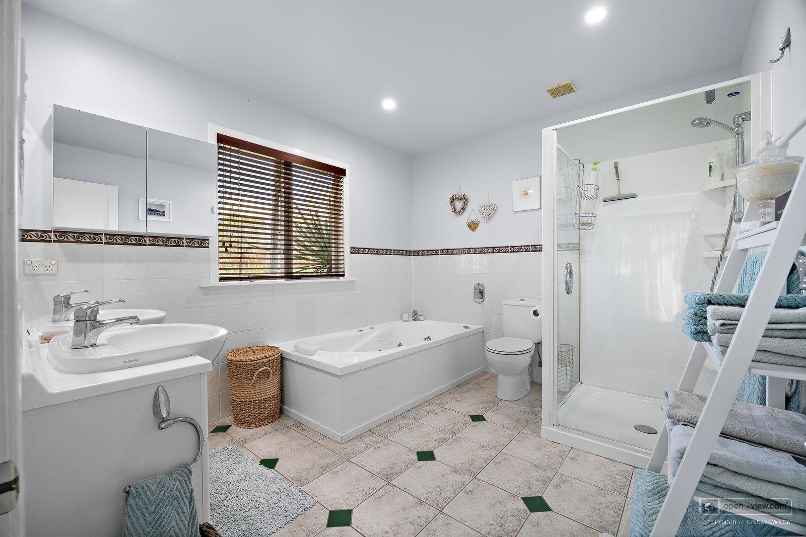 Slider image of 1410 Old North Road, Auckland
