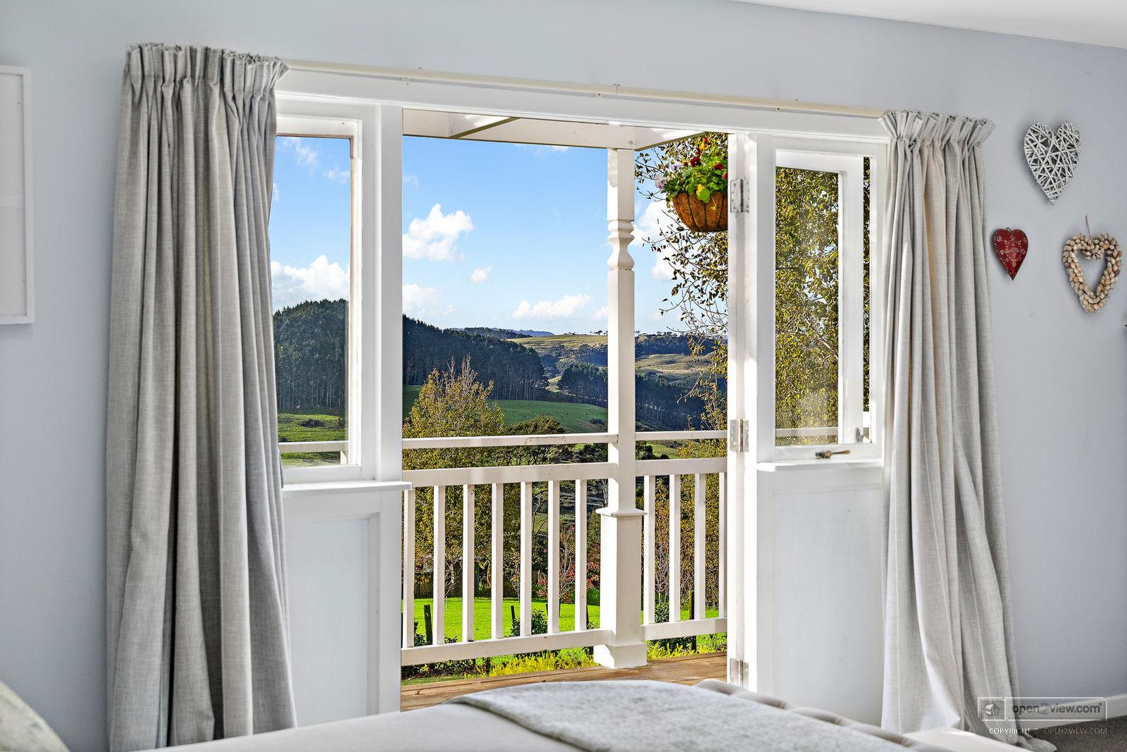 Slider image of 1410 Old North Road, Auckland