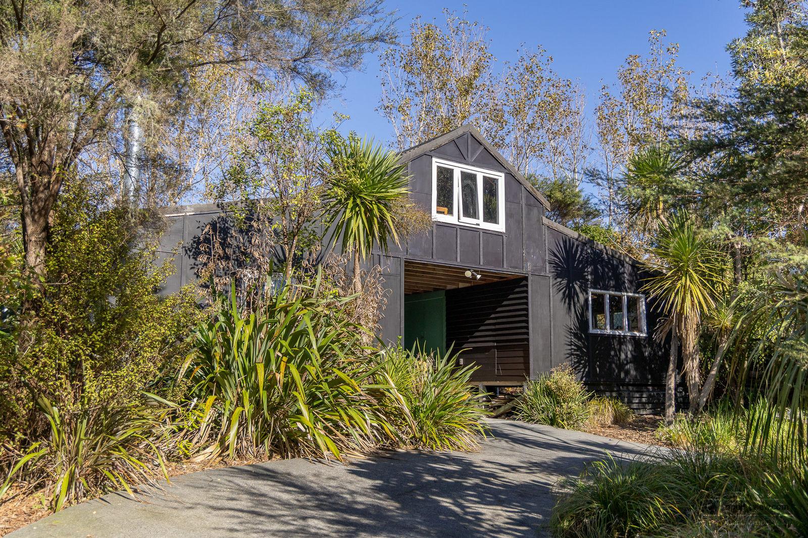 Slider image of 1410 Old North Road, Auckland