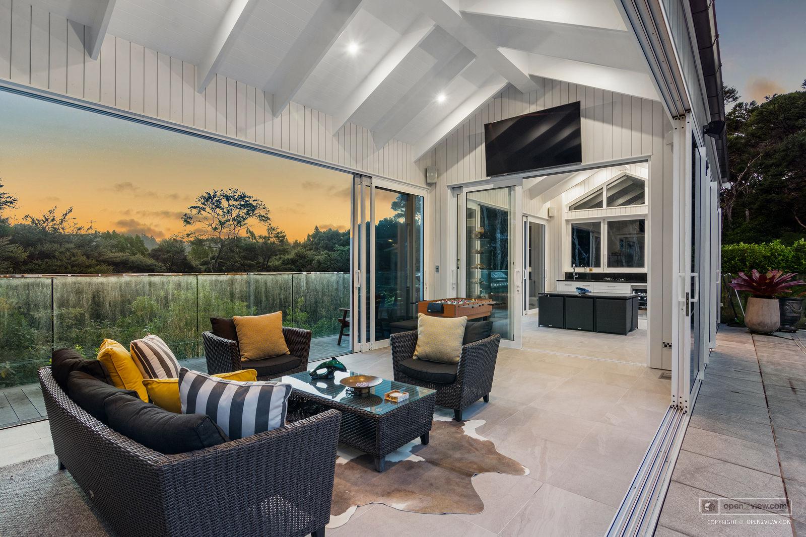 Slider image of 20 Stevensons Crescent, Auckland