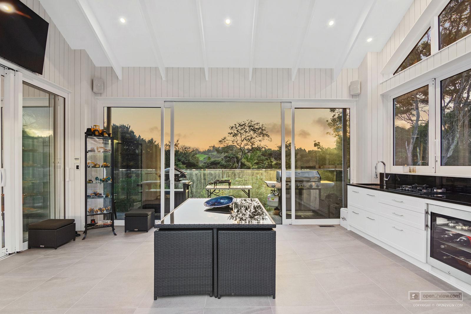 Slider image of 20 Stevensons Crescent, Auckland