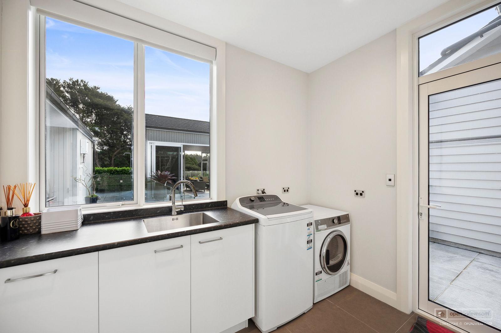 Slider image of 20 Stevensons Crescent, Auckland