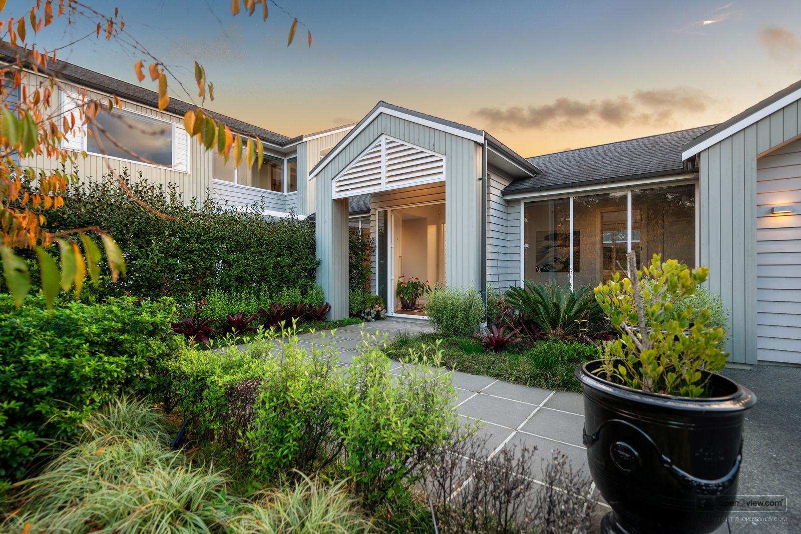 Slider image of 20 Stevensons Crescent, Auckland