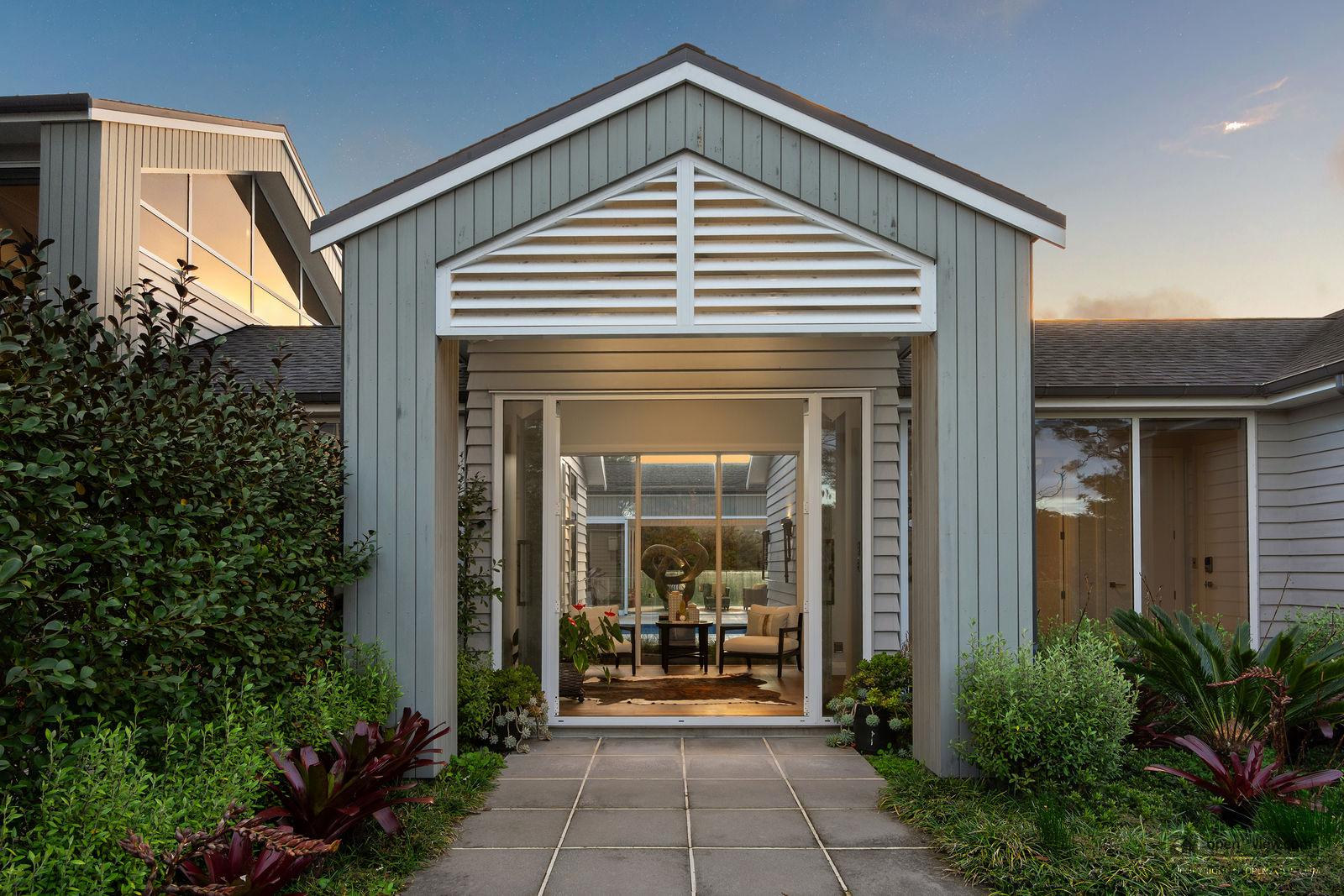 Slider image of 20 Stevensons Crescent, Auckland