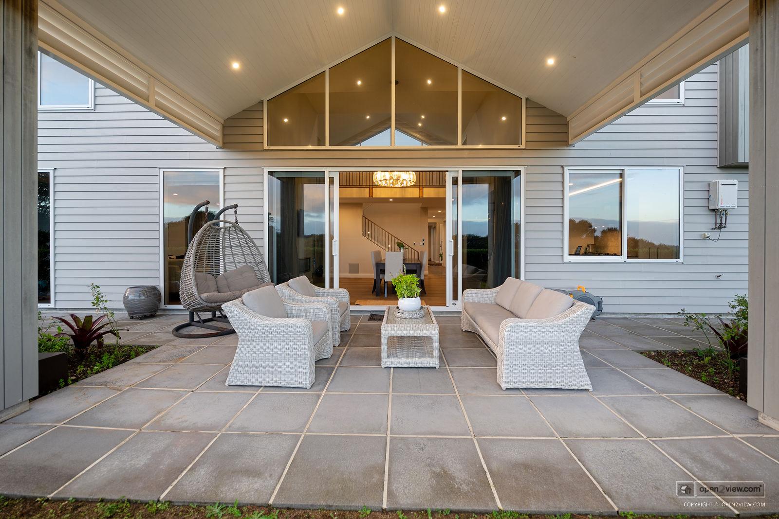 Slider image of 20 Stevensons Crescent, Auckland
