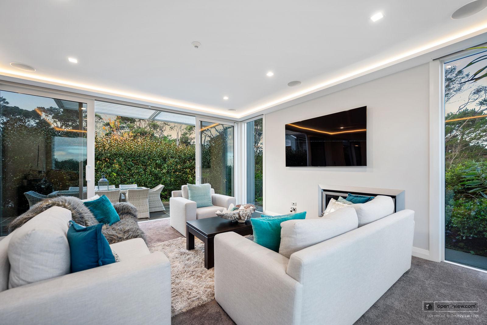 Slider image of 20 Stevensons Crescent, Auckland
