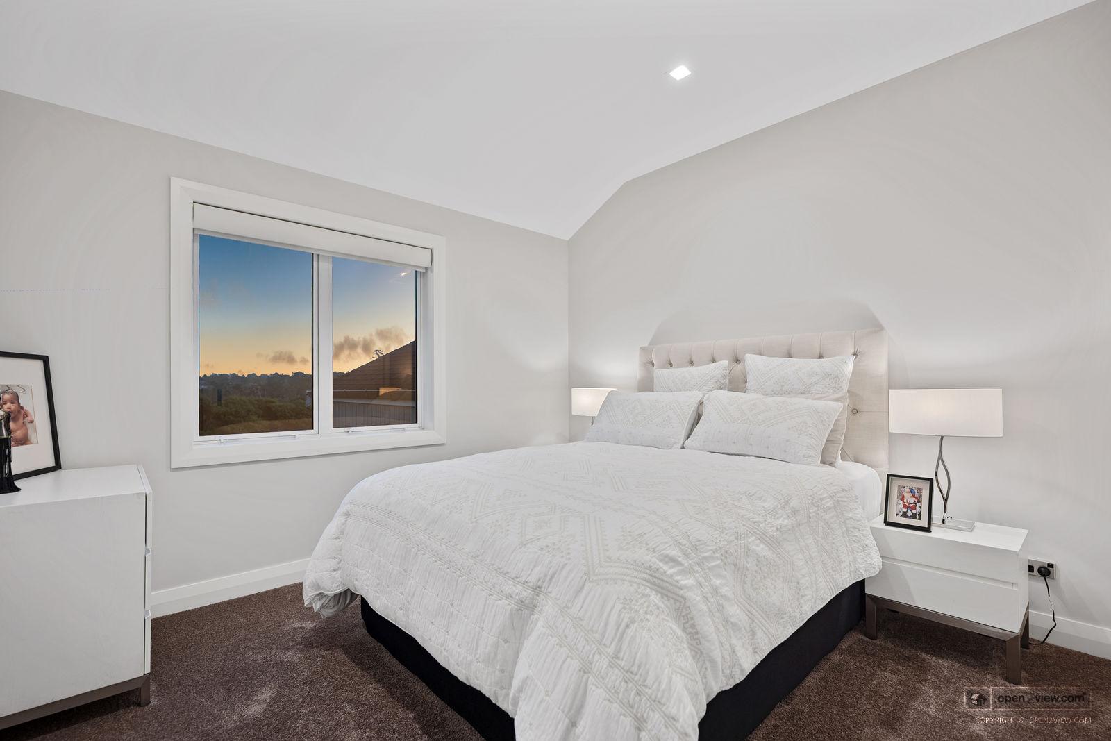 Slider image of 20 Stevensons Crescent, Auckland