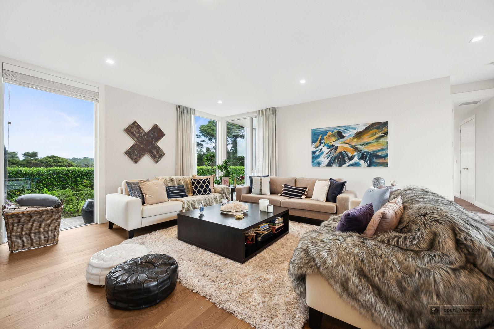 Slider image of 20 Stevensons Crescent, Auckland