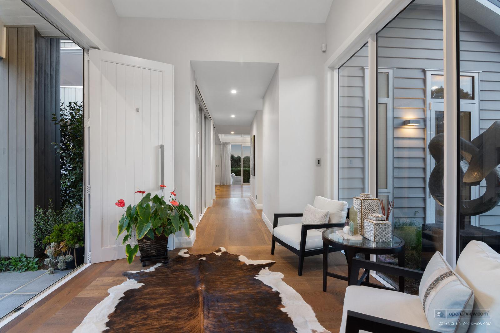 Slider image of 20 Stevensons Crescent, Auckland