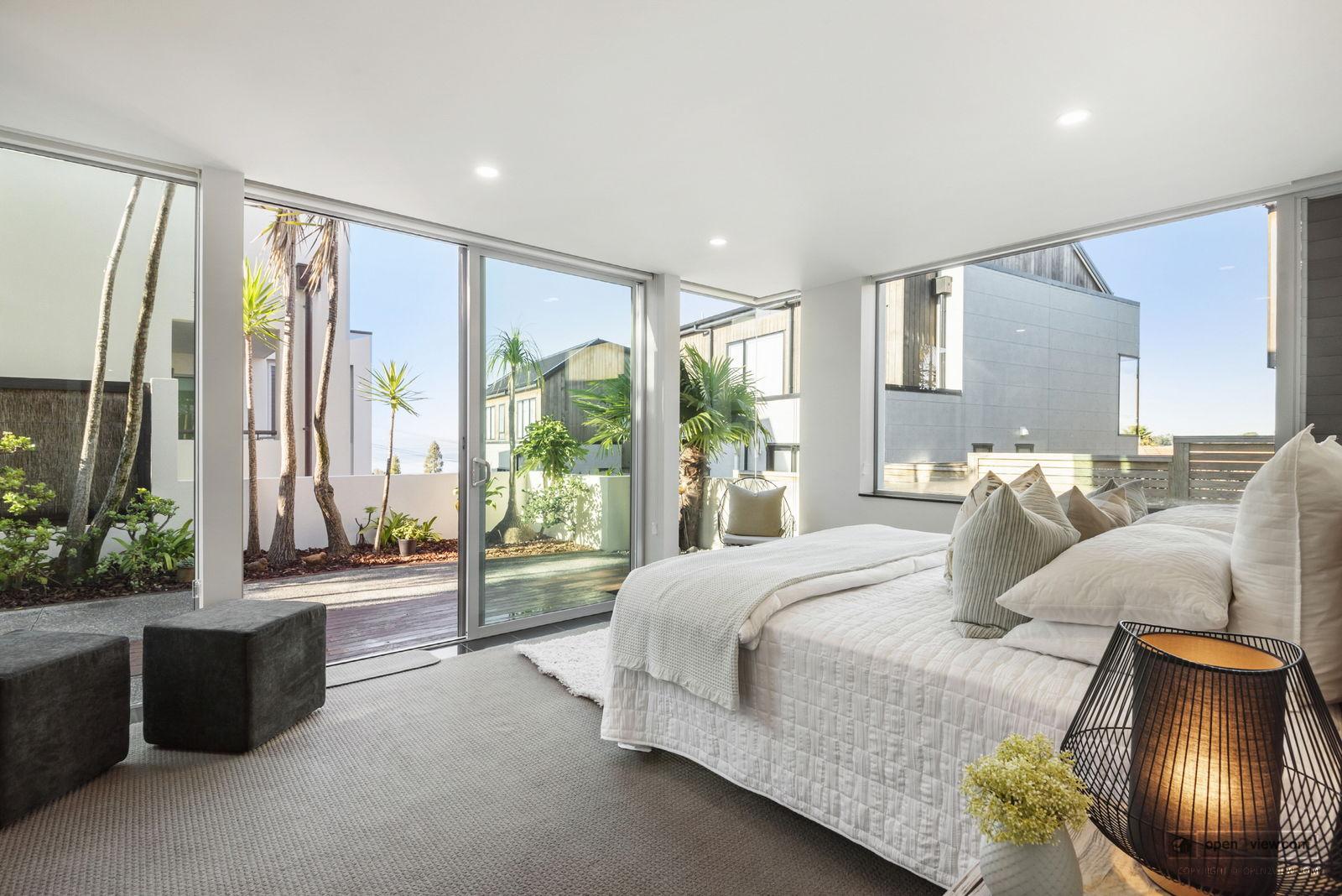 Slider image of A/22 Beach Road, Auckland