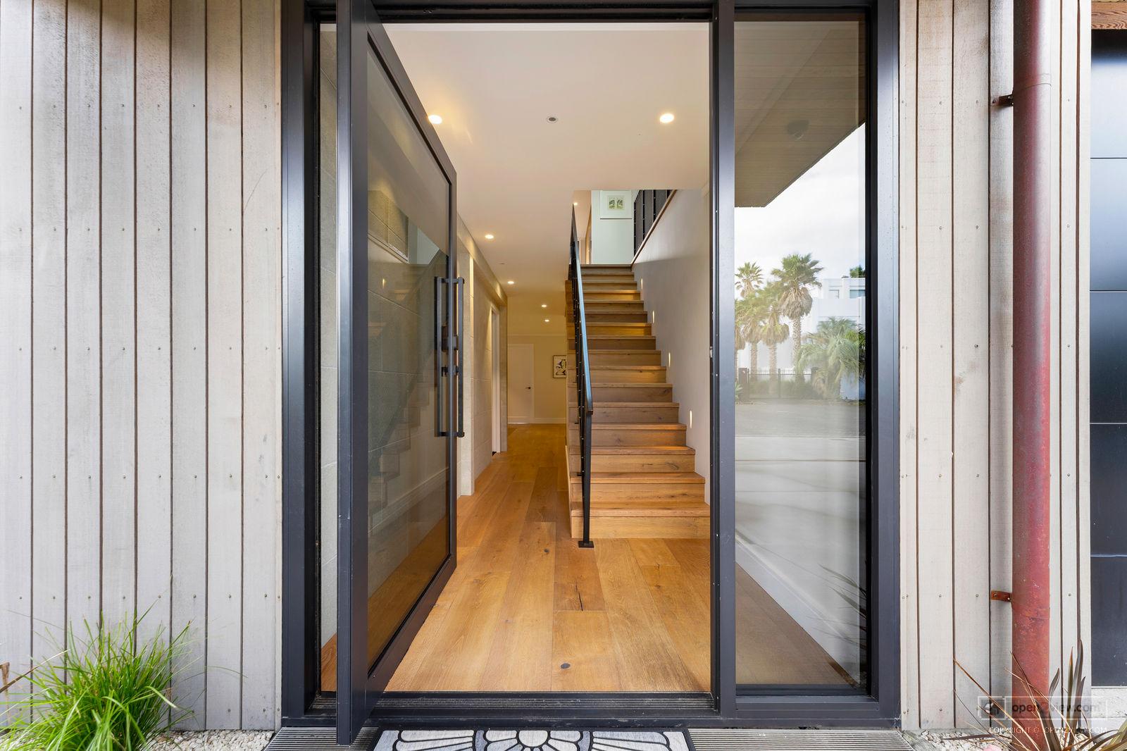 Slider image of 8 Lagoon Way, Auckland