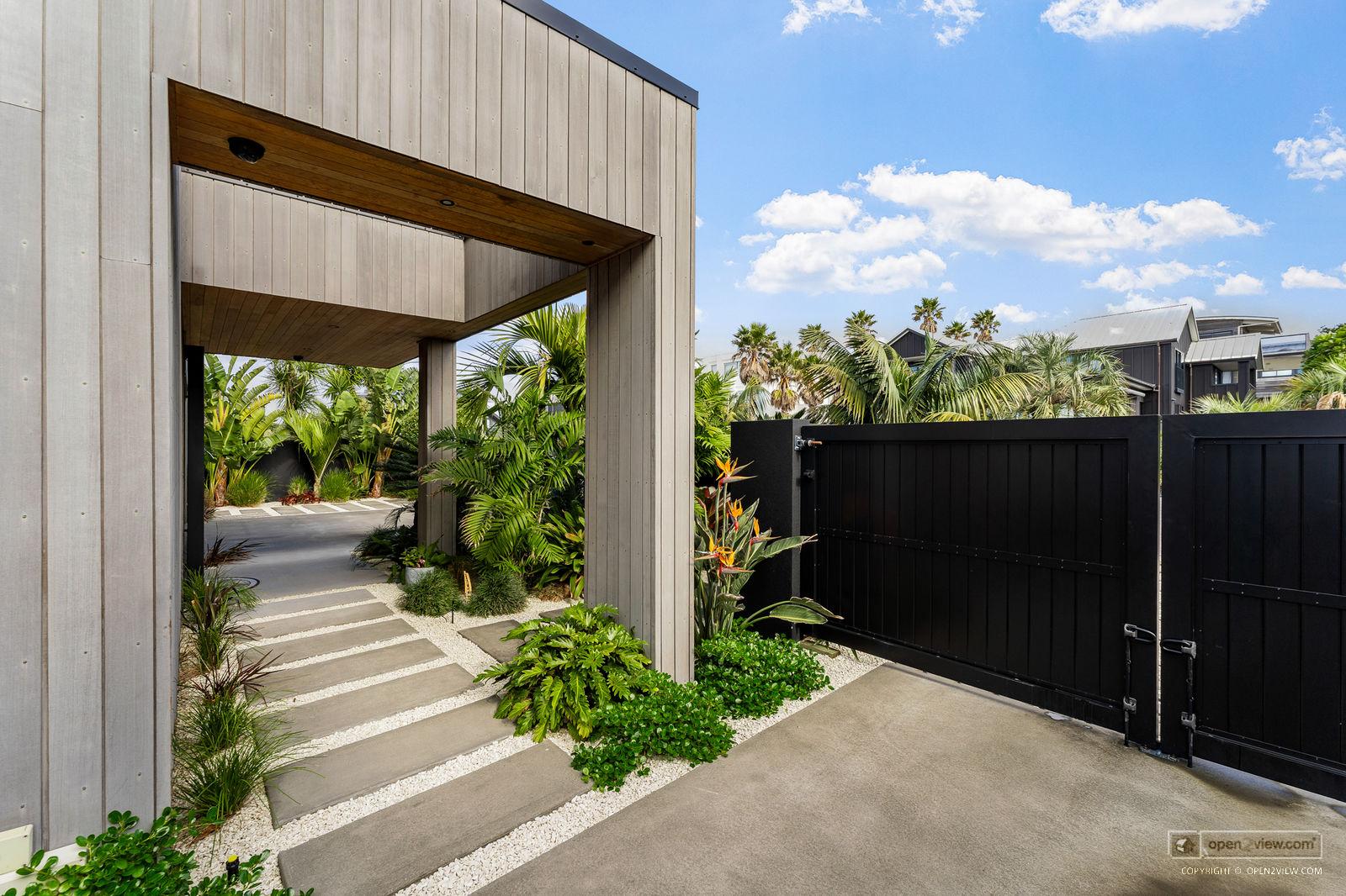 Slider image of 8 Lagoon Way, Auckland
