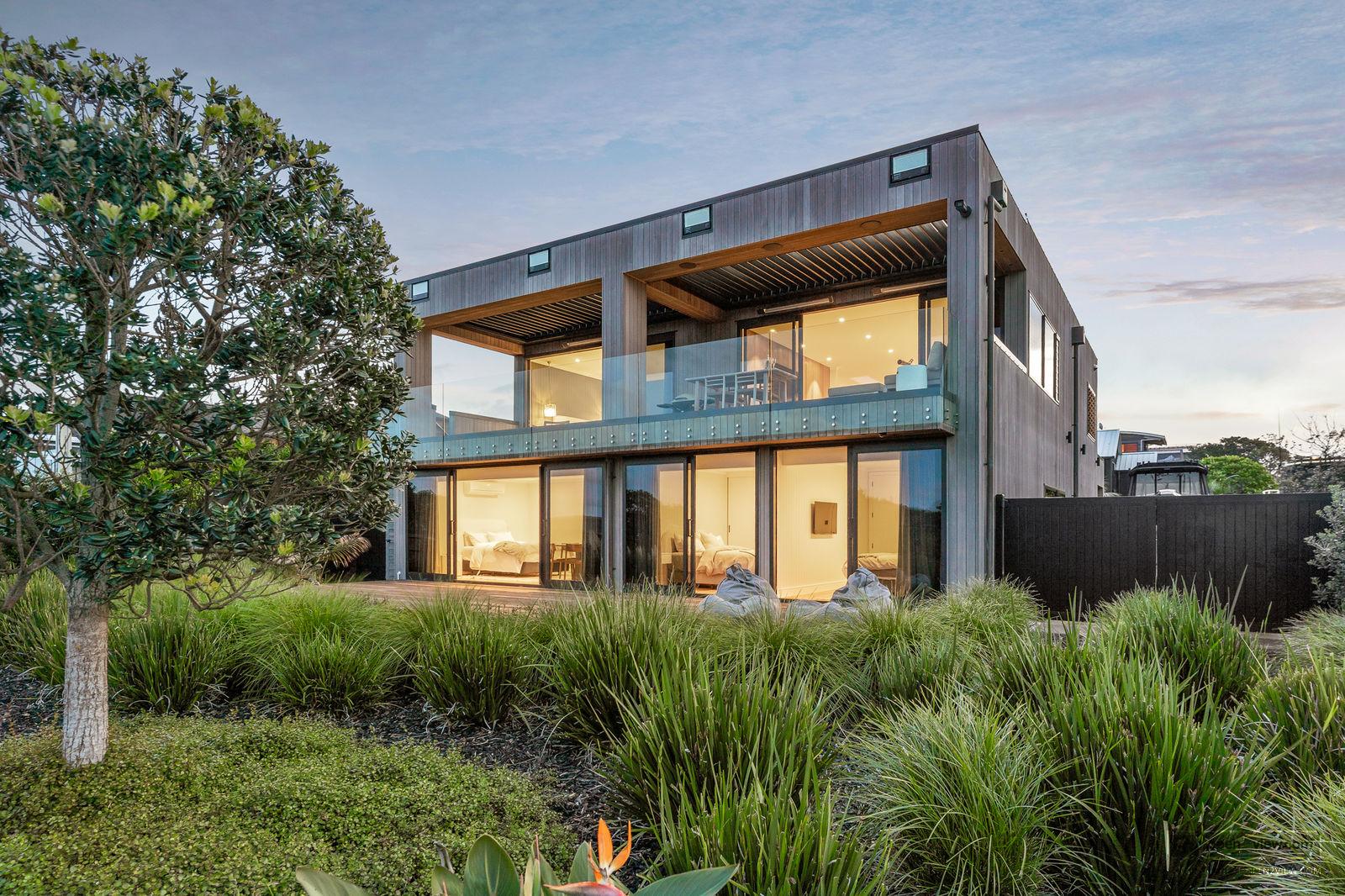 Slider image of 8 Lagoon Way, Auckland
