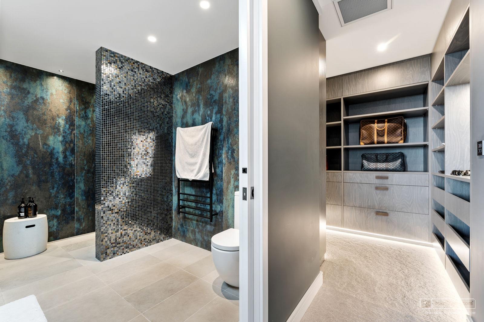 Slider image of 8 Lagoon Way, Auckland