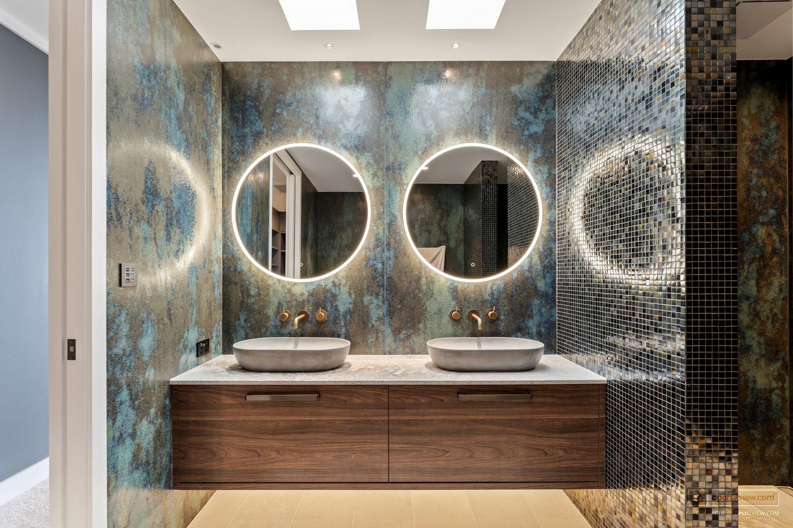 Slider image of 8 Lagoon Way, Auckland