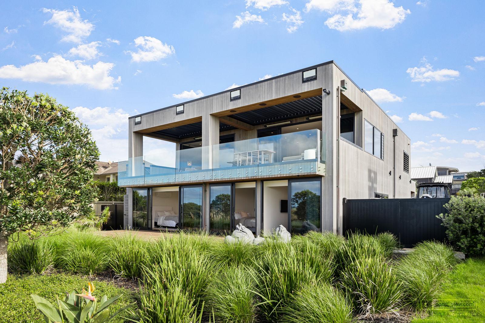 Featured image of 8 Lagoon Way, Auckland