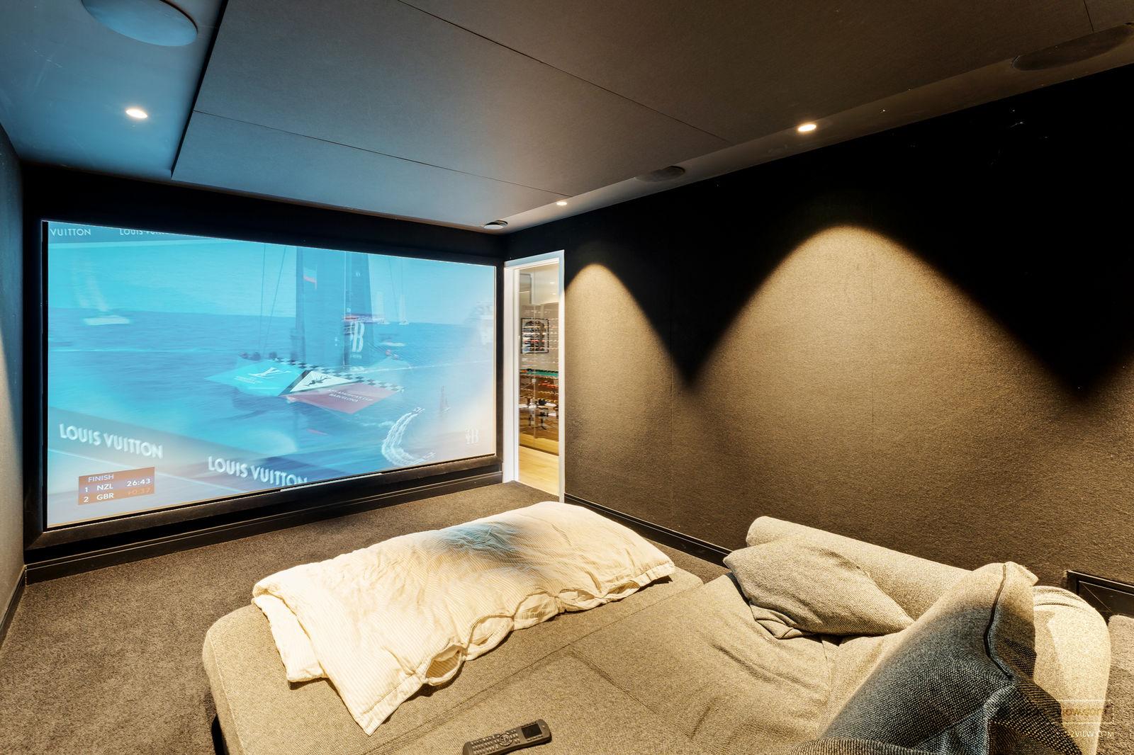 Slider image of 8 Lagoon Way, Auckland