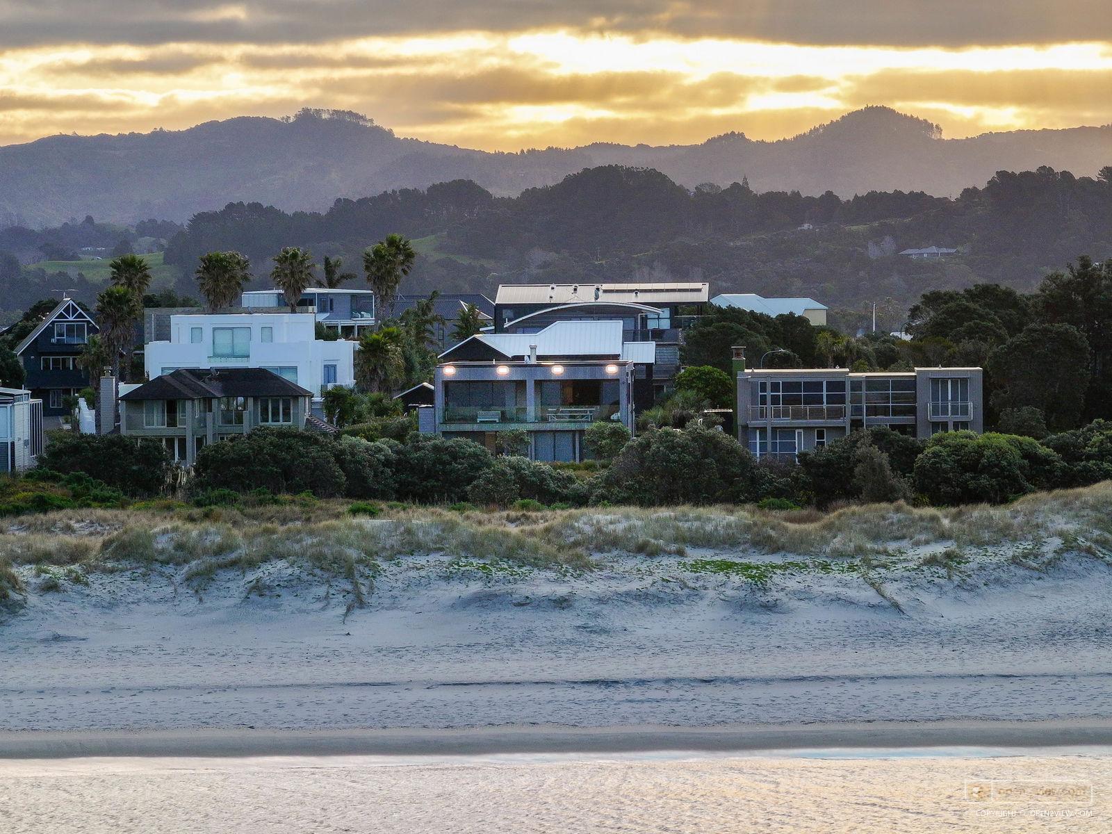 Slider image of 8 Lagoon Way, Auckland