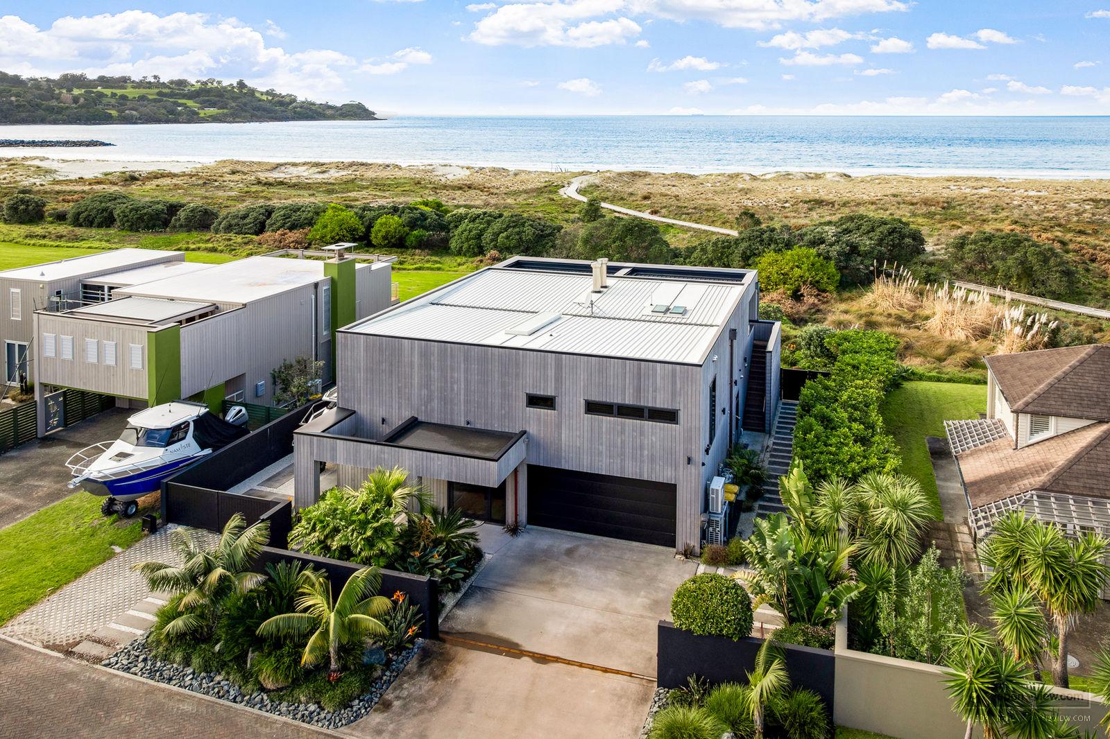 Slider image of 8 Lagoon Way, Auckland