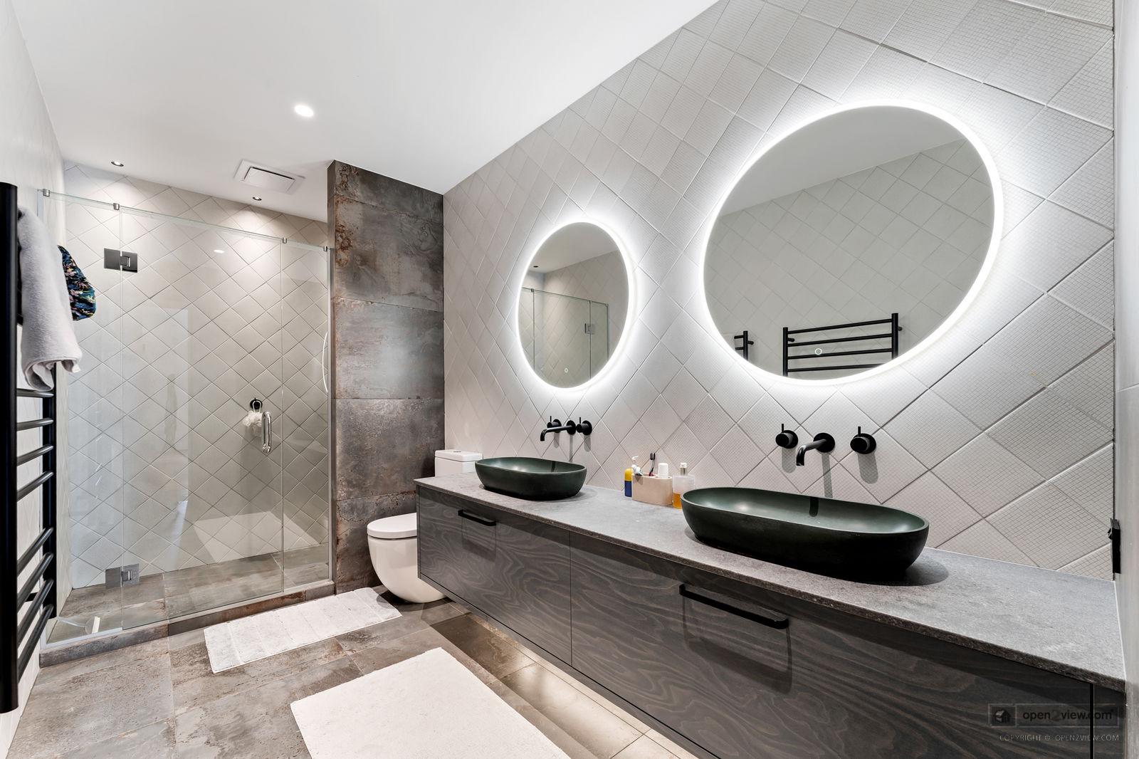 Slider image of 8 Lagoon Way, Auckland