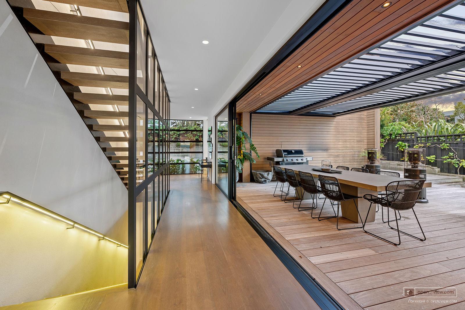 Slider image of 24 Seacliffe Avenue, Auckland