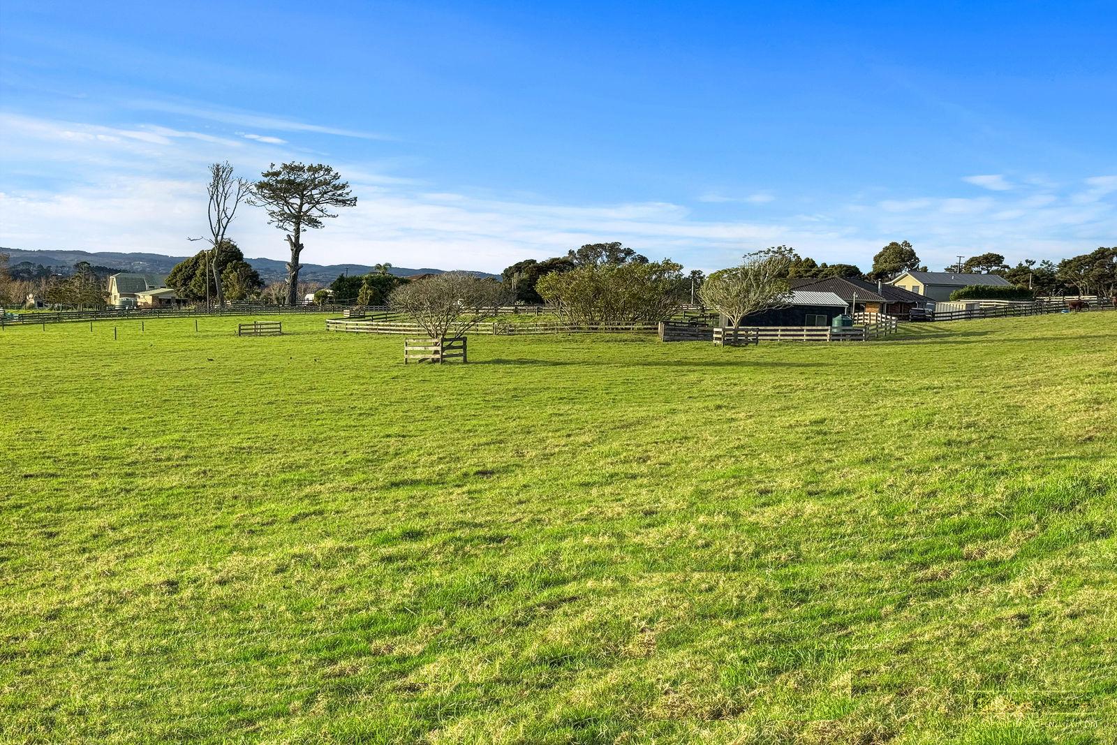 Slider image of 118 Cottle Road, Auckland